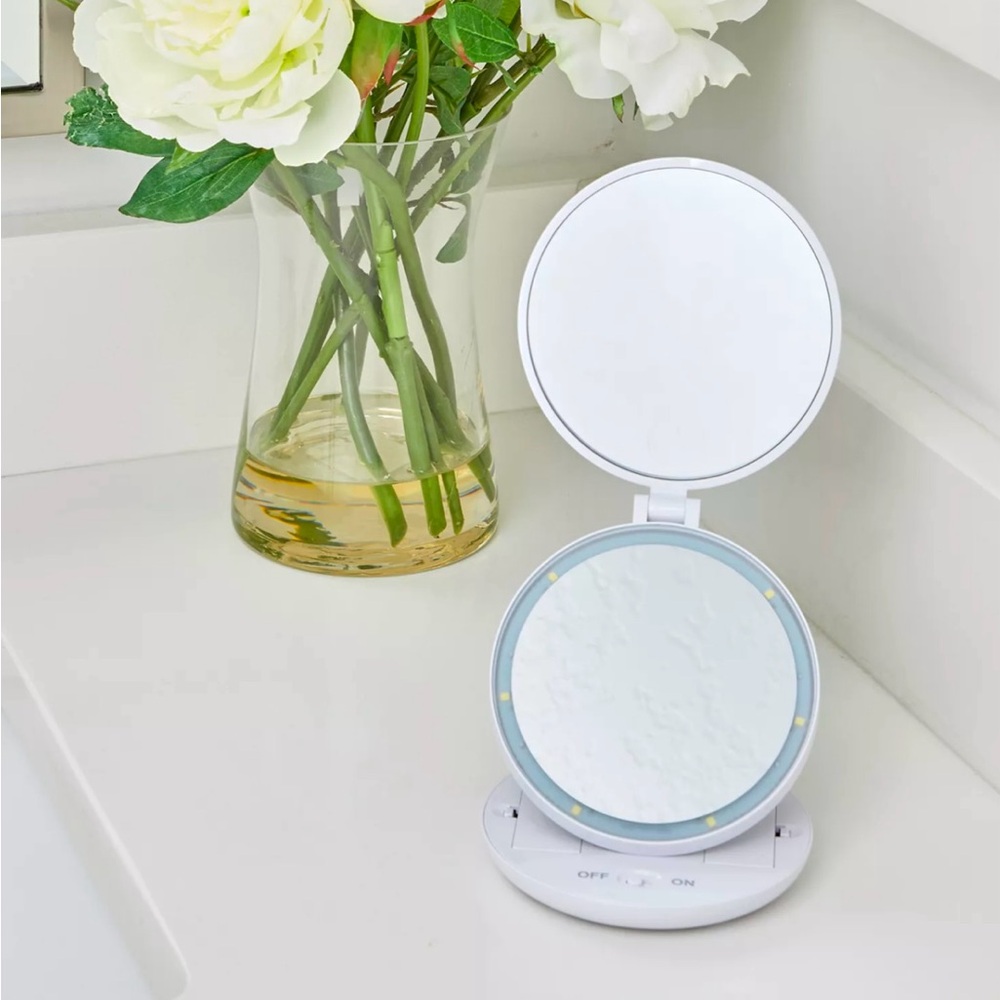 Glotech LED Lighted Compact Mirror - Picture 4 of 6